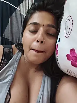 Cute-Simmi69 webcam
