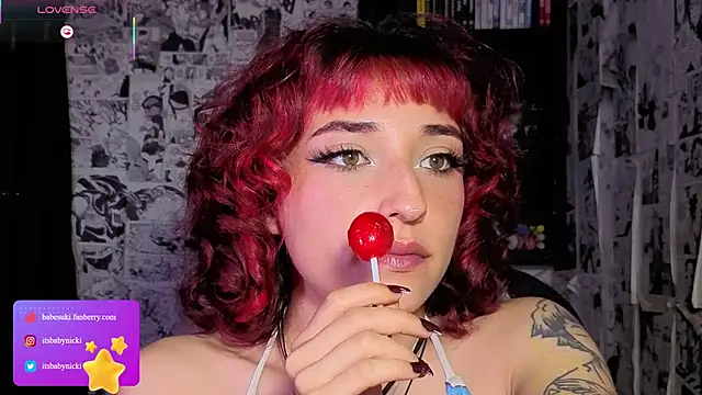 NickiYoung webcam