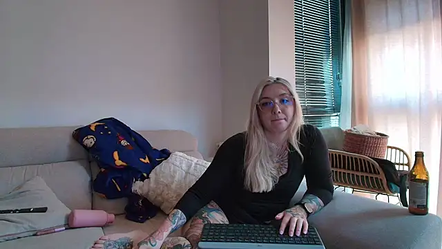 tattoobbgirl webcam