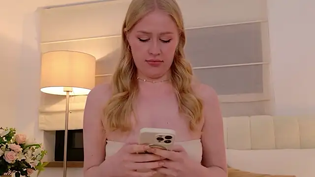 JuliaJaee webcam