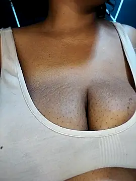 YummyChocolatexx2 webcam