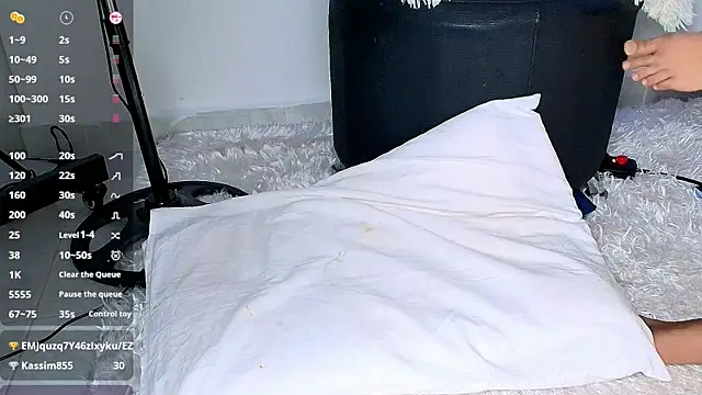 AllyLouis webcam