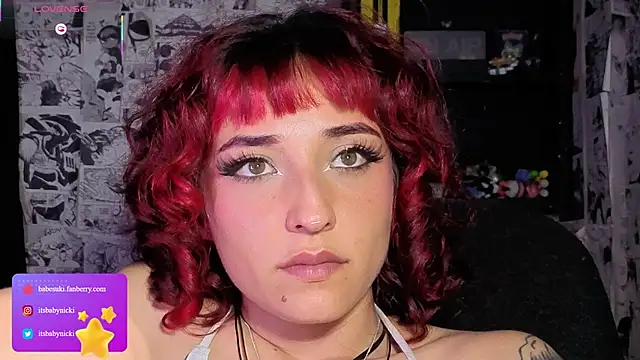 NickiYoung webcam