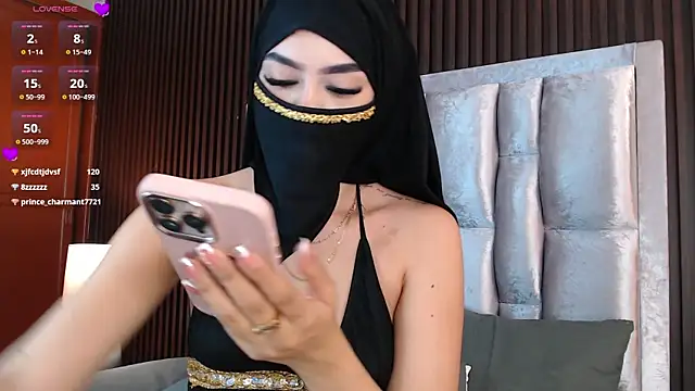Zahra_milks webcam