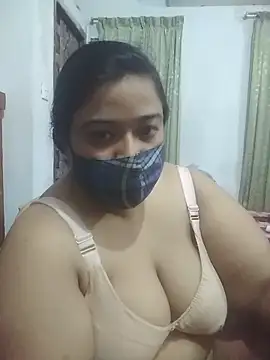 momo_loves webcam