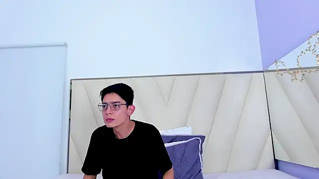 Ethan12_ live cam on StripChat