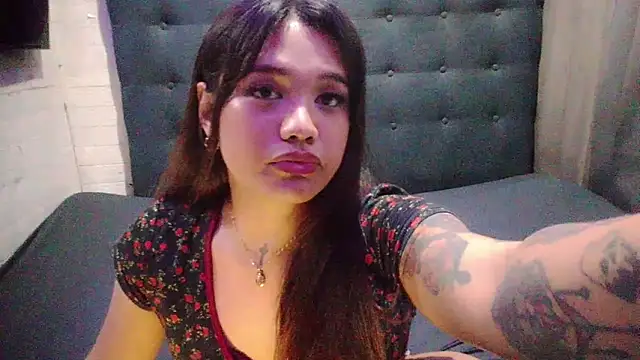 Ur_WifeyMarie webcam