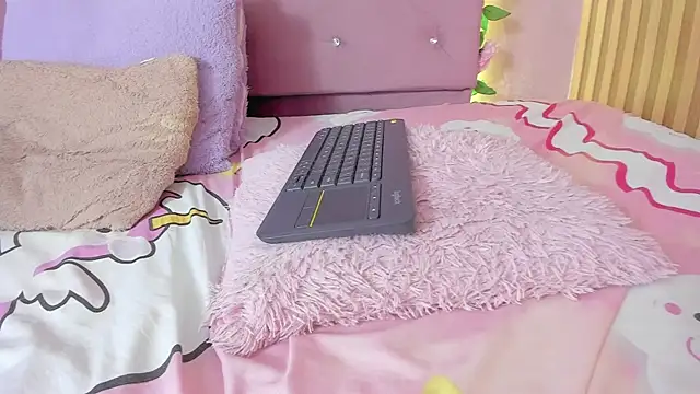 lovely__kiss__ webcam
