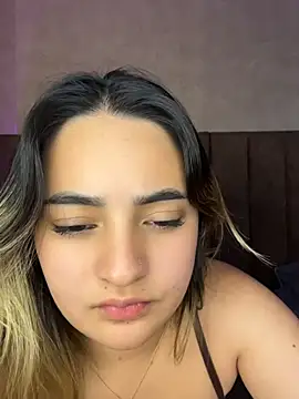 Antonella_Julieta live cam on StripChat