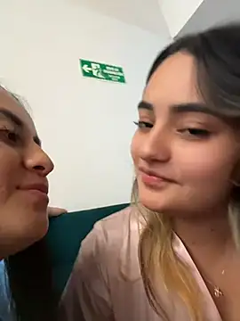 Antonella_Julieta webcam
