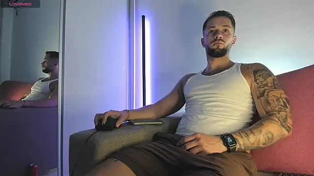 nicholasX1 live cam on StripChat