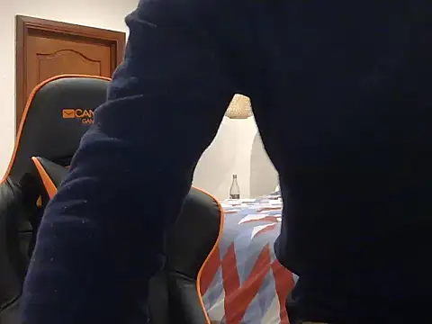 TroyDieselXXX live cam on StripChat