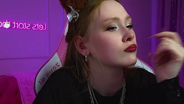 AgataFoxley live cam on StripChat
