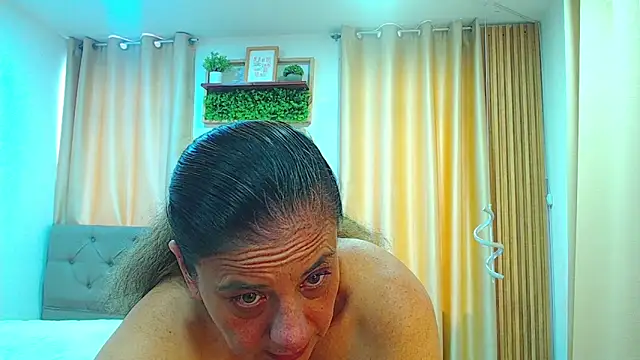 sasi_luna live cam on StripChat
