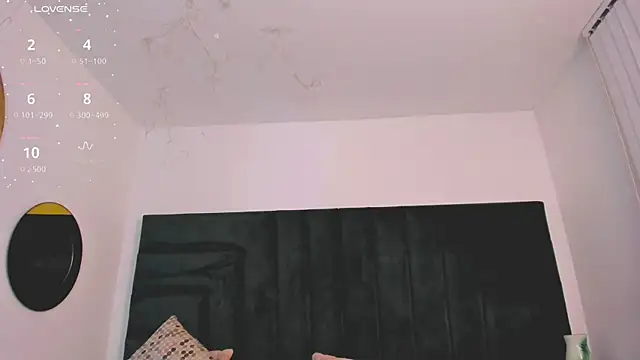 FaloonRoussel live cam on StripChat