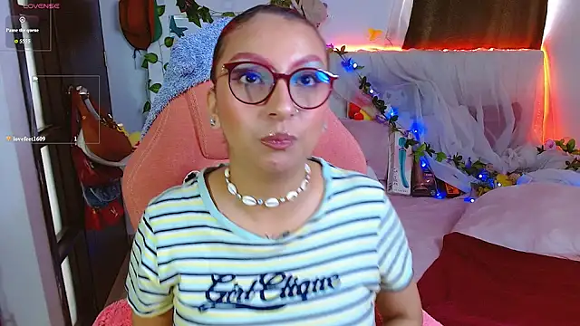 Littlerouse_ live cam on StripChat