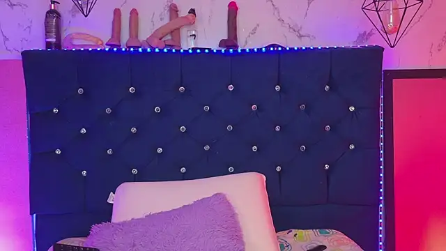 Dakotaa_Johnson live cam on StripChat
