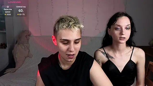 LuxuryLoverss live cam on StripChat