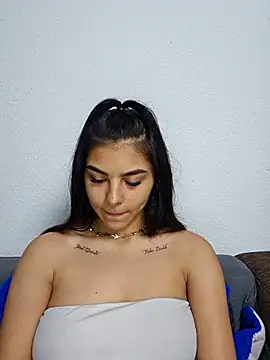 Crissdesire live cam on StripChat