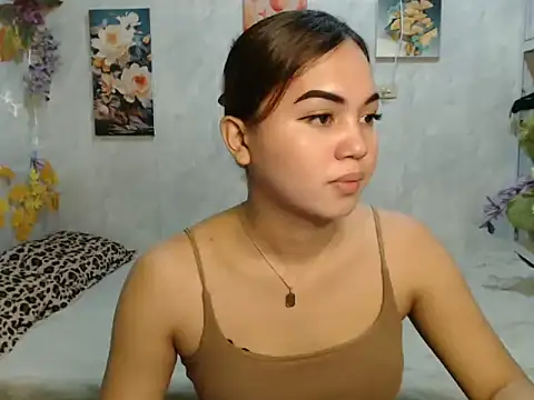 ur_asiankat live cam on StripChat