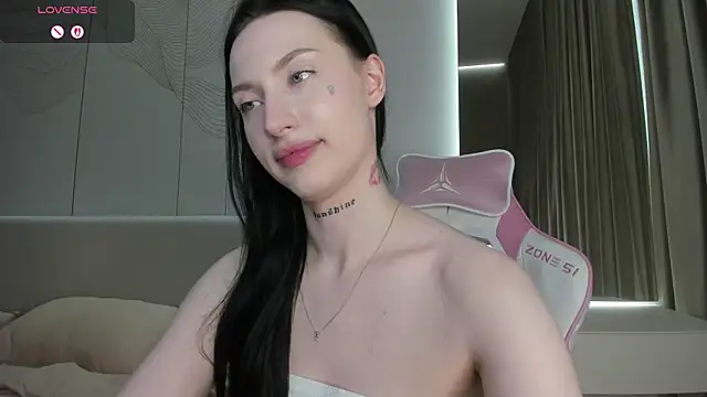 JenniferQueen11 live cam on StripChat