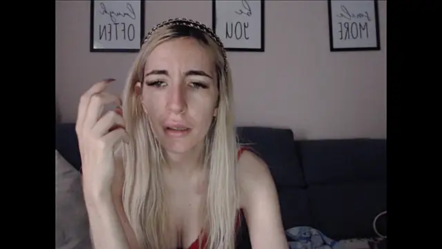 BarbieBlondieGirl webcam