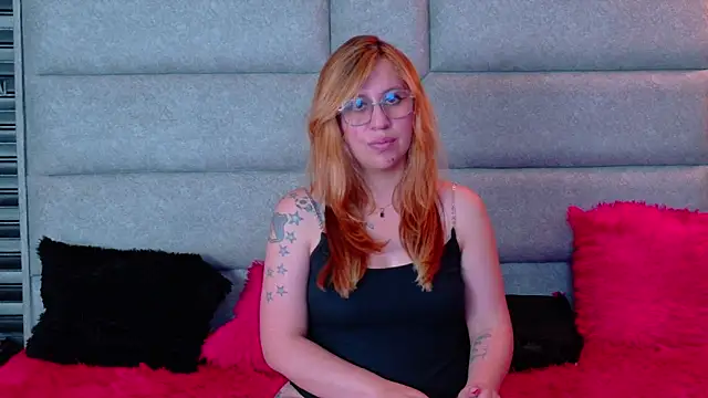 Lola_scott live cam on StripChat