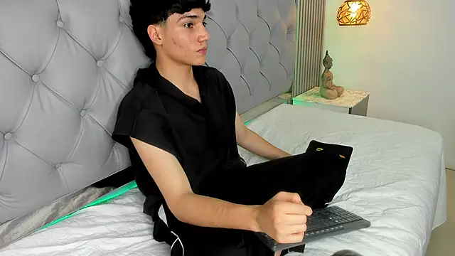 SamBlack_ live cam on StripChat