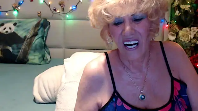HappyWomanOn webcam