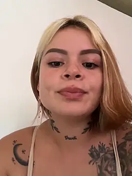 _CuteGirls_ live cam on StripChat
