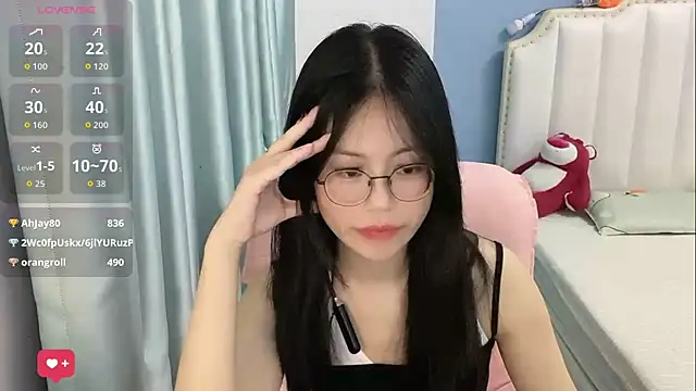 Luna-666 live cam on StripChat