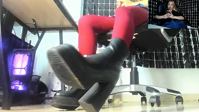 MissAlmaFenix webcam
