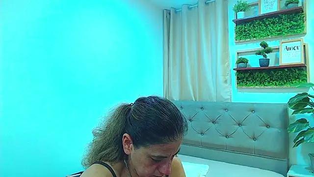 sasi_luna live cam on StripChat