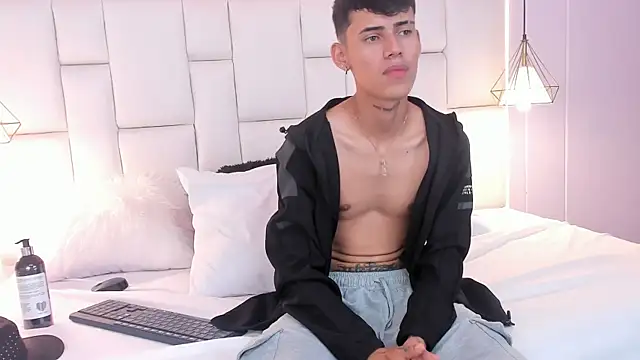 JacobFerrer live cam on StripChat