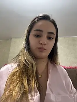 Antonella_Julieta live cam on StripChat