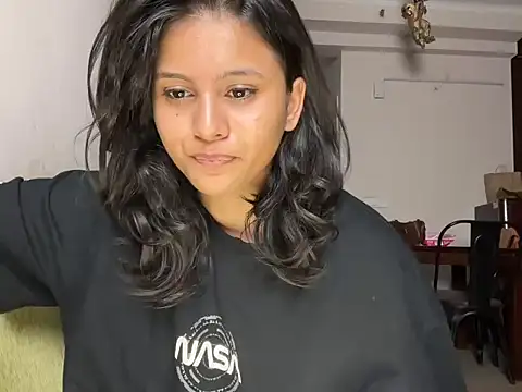 Naira_fit live cam on StripChat