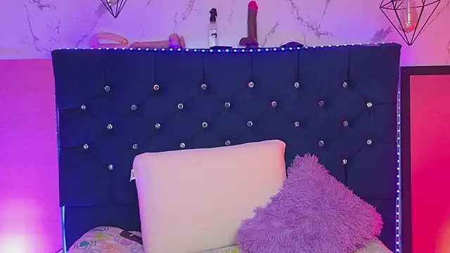 Dakotaa_Johnson live cam on StripChat