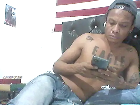 elpeluchenegroxxx3 webcam