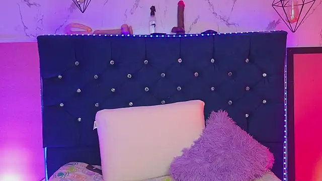 Dakotaa_Johnson live cam on StripChat