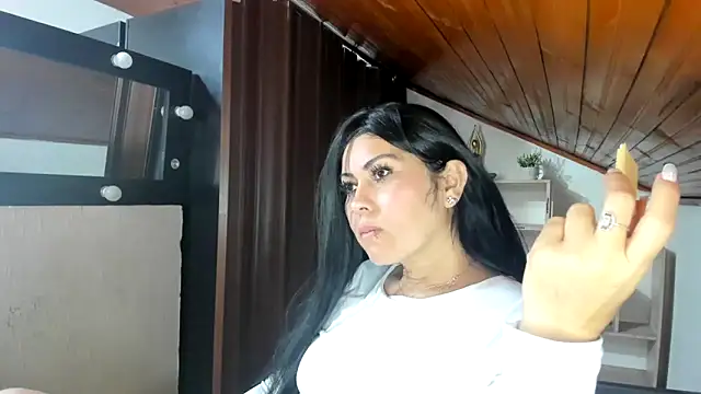 Tania_mature live cam on StripChat