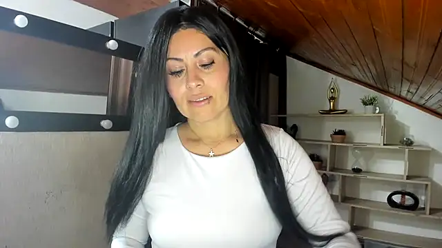 Tania_mature live cam on StripChat
