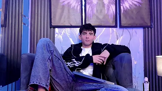 demian_hot99 live cam on StripChat