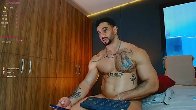 massimo_visconti live cam on StripChat
