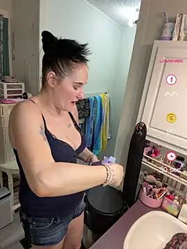 lolabunny9 live cam preview on Stripchat