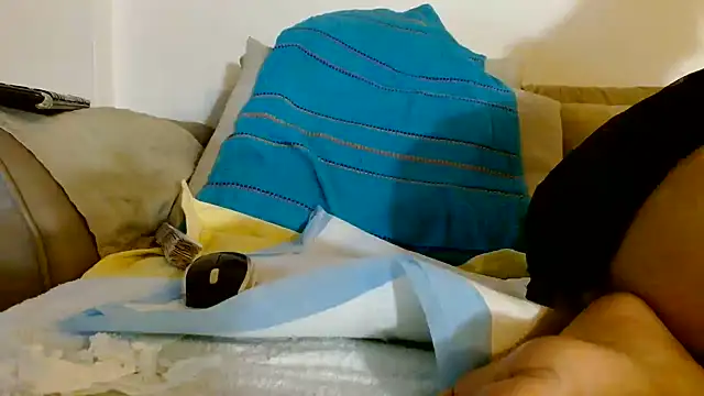 lupita84 live cam on StripChat