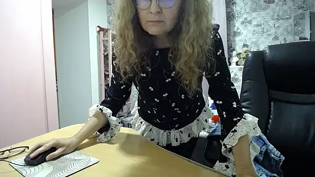 Helen1974 live cam on StripChat