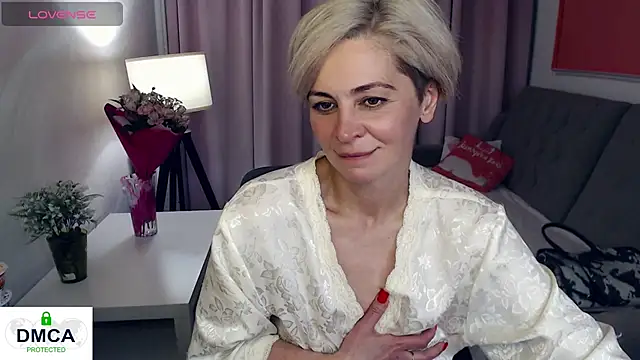 Blonde_lola444 live cam on StripChat