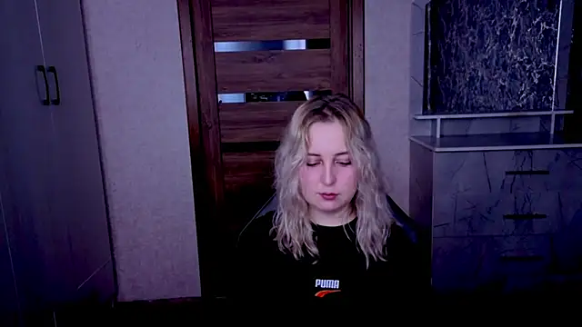 Kristy-Max live cam on StripChat