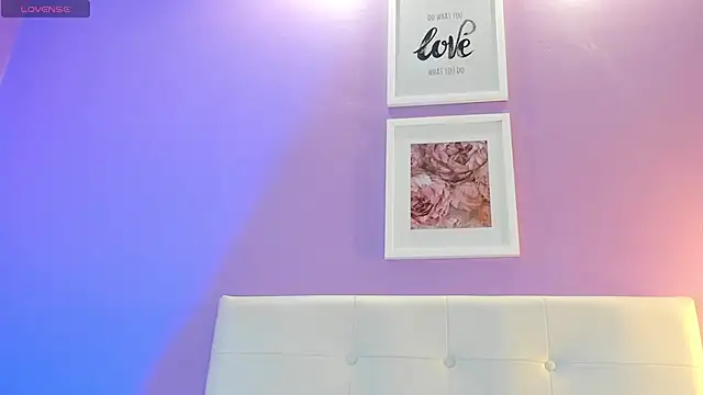 Charlotte11-11 live cam on StripChat