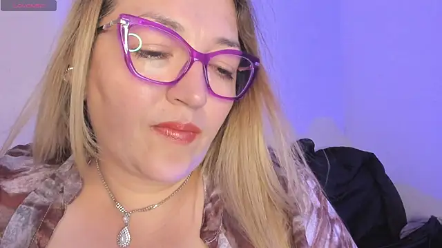 Naty_Mature_ live cam on StripChat